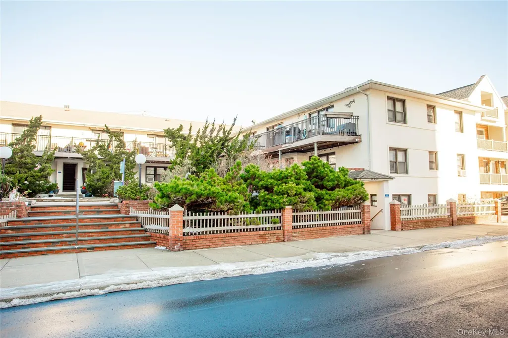 65 W Broadway Long Beach NY 11561