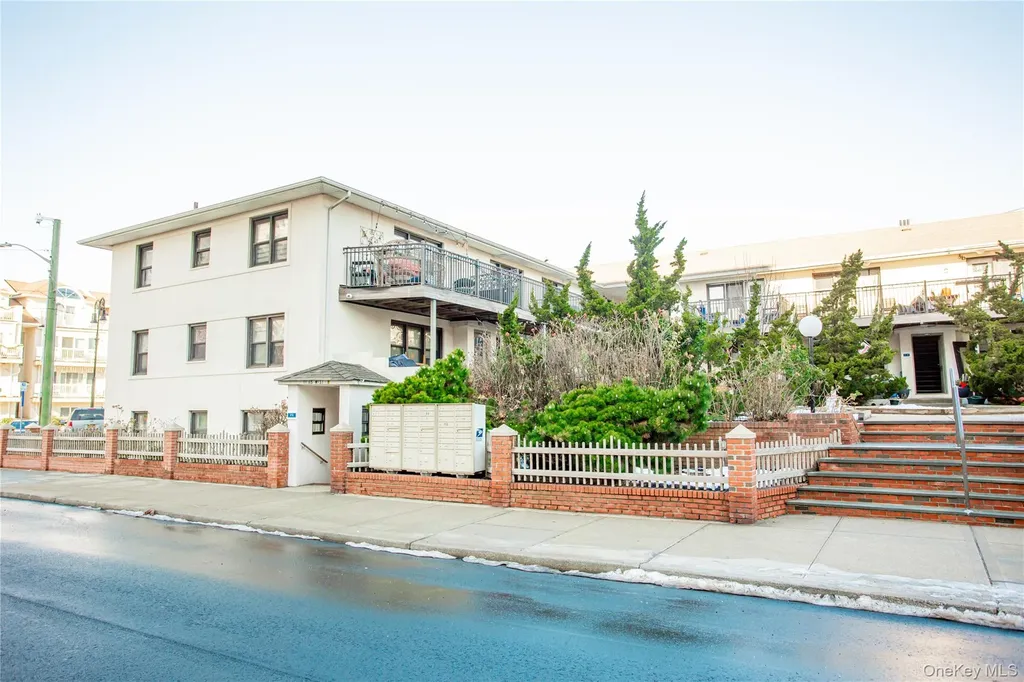 65 W Broadway Long Beach NY 11561