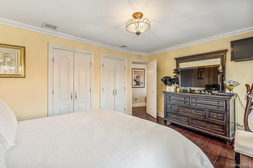 7-15 162nd Street Beechhurst NY 11357