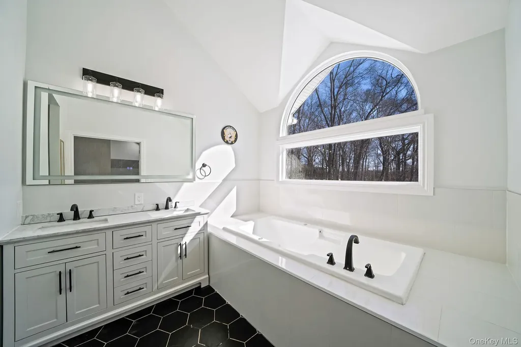 1944 Wading River Manor Road Wading River NY 11792
