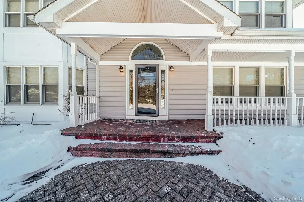 1944 Wading River Manor Road Wading River NY 11792