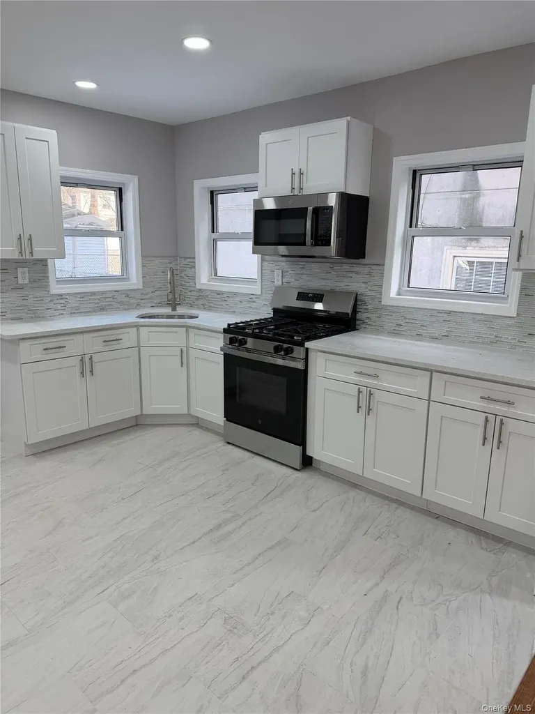1356 Eggert Place Far Rockaway NY 11691