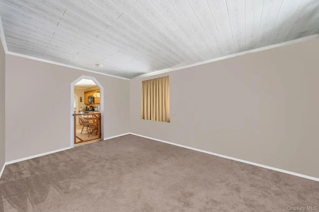 924 S 4th Street Lindenhurst NY 11757
