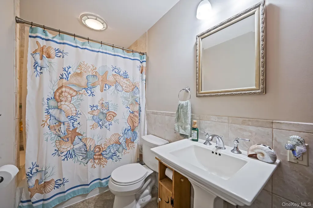 924 S 4th Street Lindenhurst NY 11757