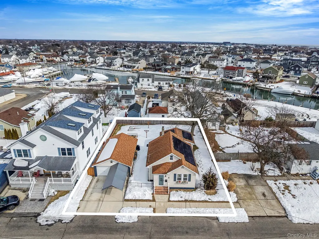924 S 4th Street Lindenhurst NY 11757