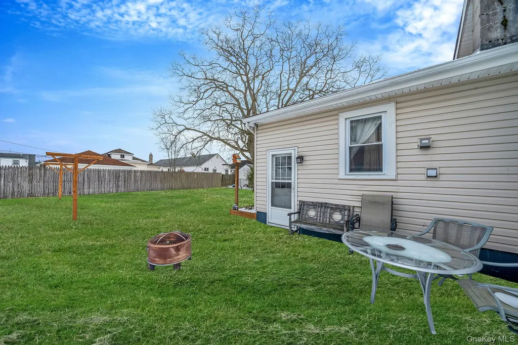 924 S 4th Street Lindenhurst NY 11757