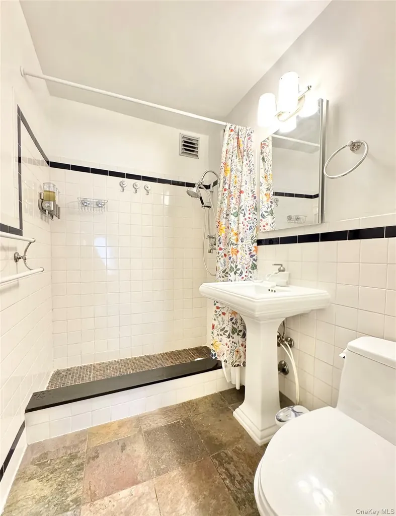 86-15 Broadway Elmhurst NY 11373