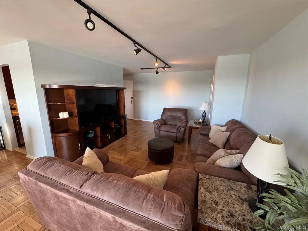 1841 Central Park Avenue Yonkers NY 10710