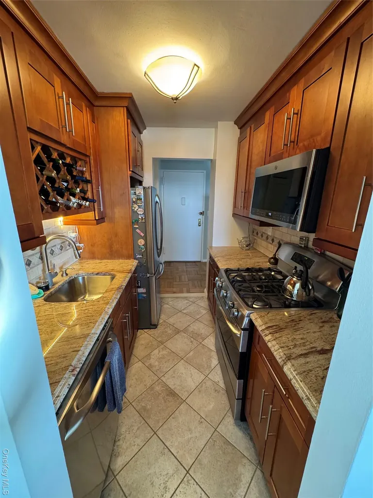 1841 Central Park Avenue Yonkers NY 10710