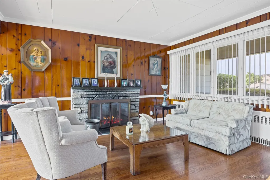 2436 Hempstead Lane Wantagh NY 11793