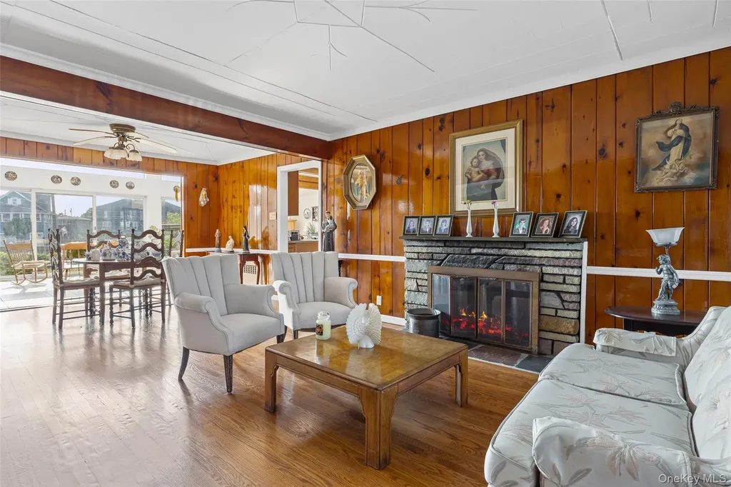 2436 Hempstead Lane Wantagh NY 11793