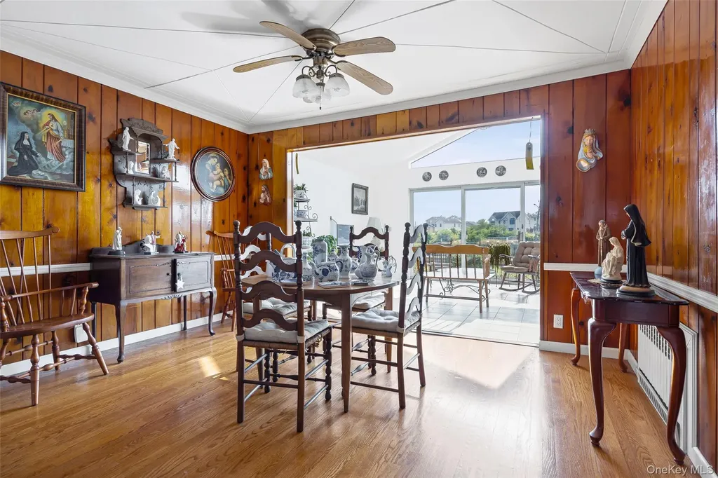 2436 Hempstead Lane Wantagh NY 11793