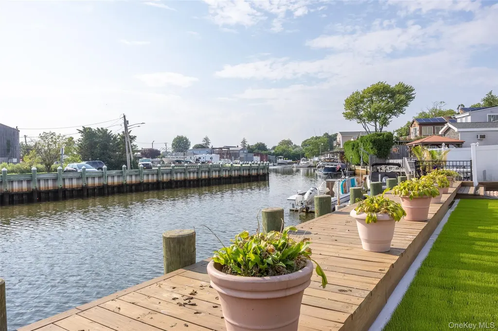 2436 Hempstead Lane Wantagh NY 11793