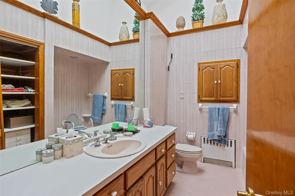 2436 Hempstead Lane Wantagh NY 11793