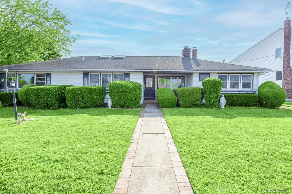 2436 Hempstead Lane Wantagh NY 11793