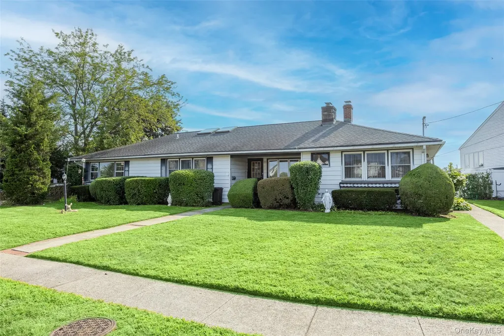 2436 Hempstead Lane Wantagh NY 11793