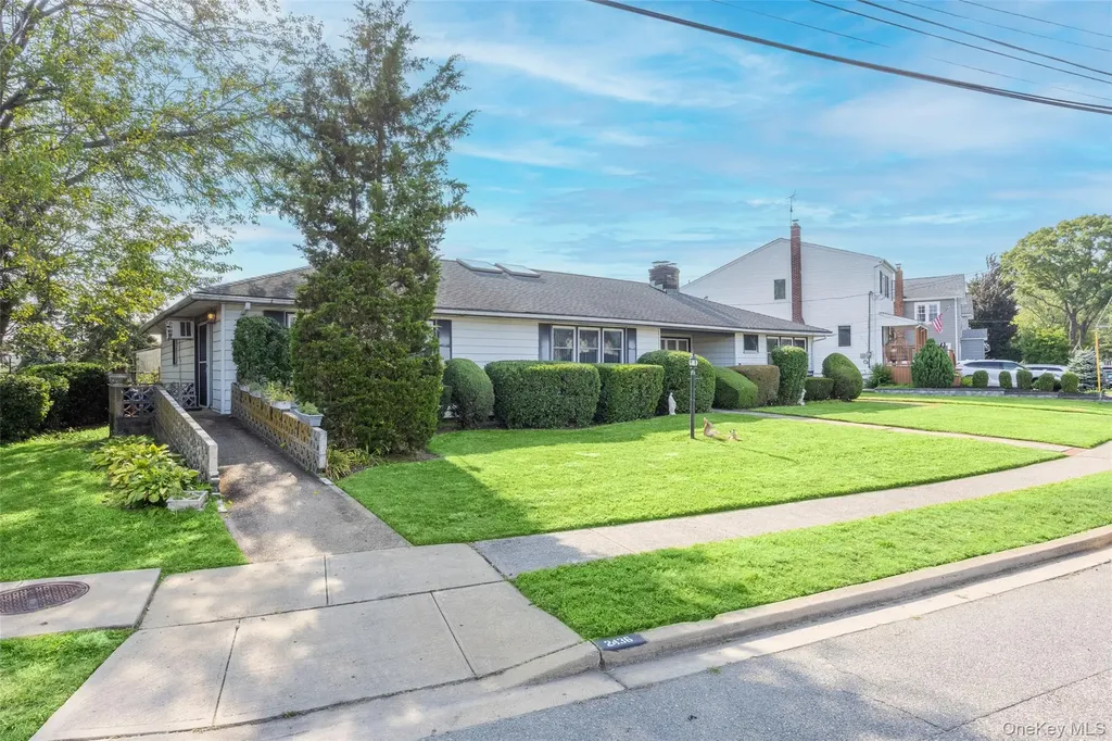 2436 Hempstead Lane Wantagh NY 11793