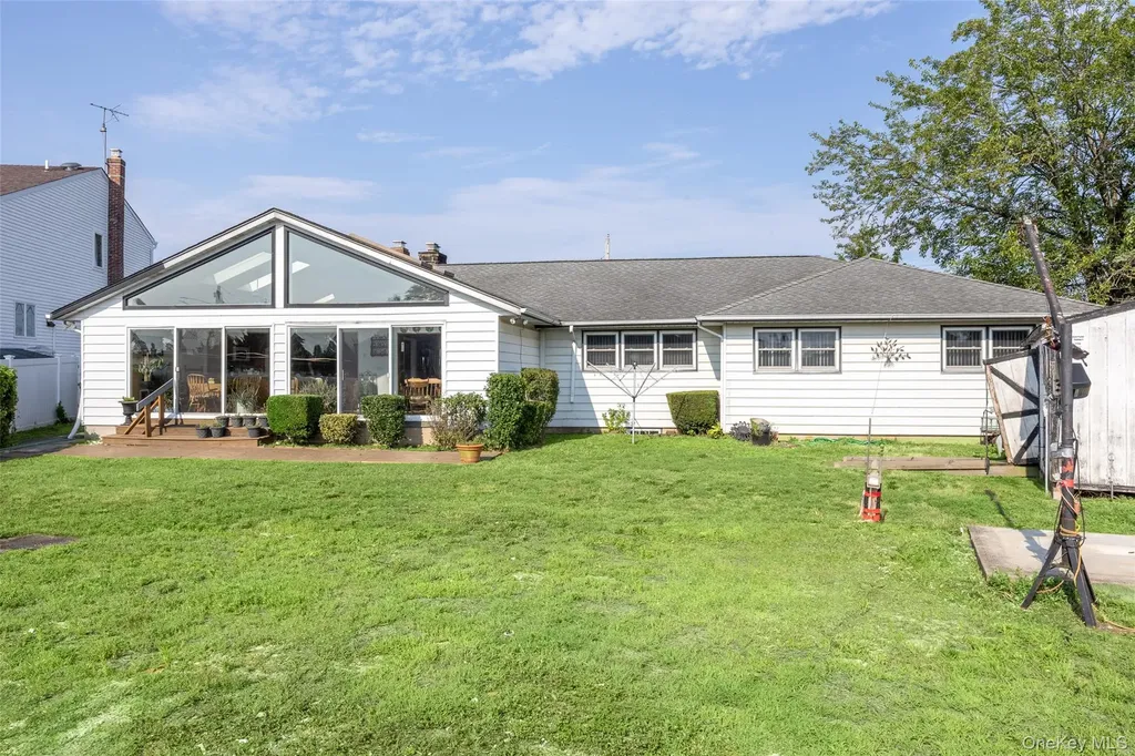 2436 Hempstead Lane Wantagh NY 11793