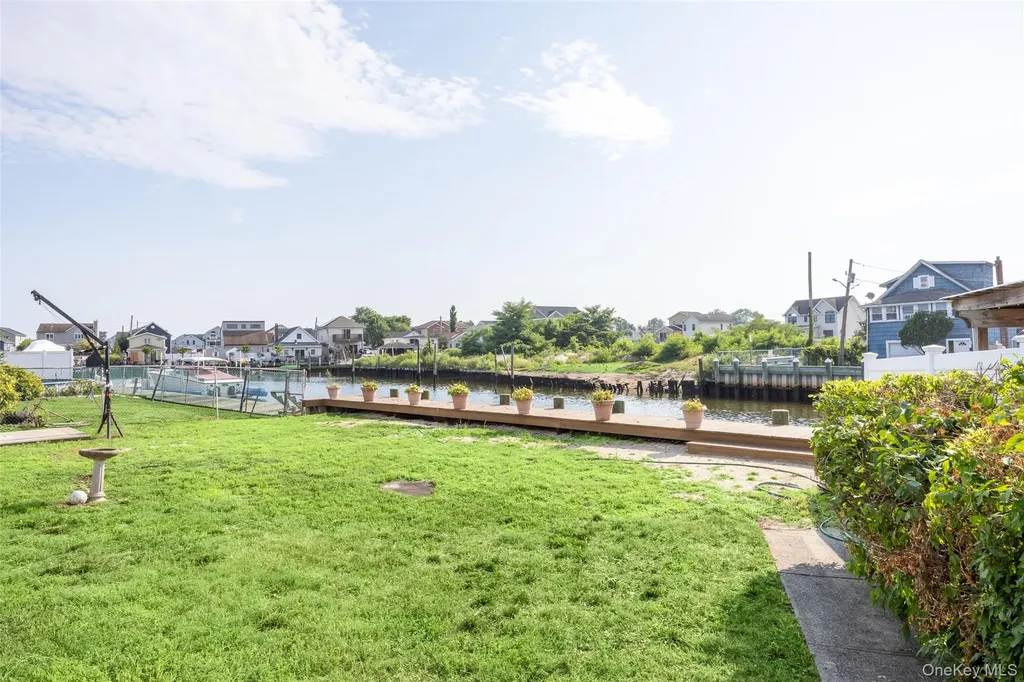 2436 Hempstead Lane Wantagh NY 11793