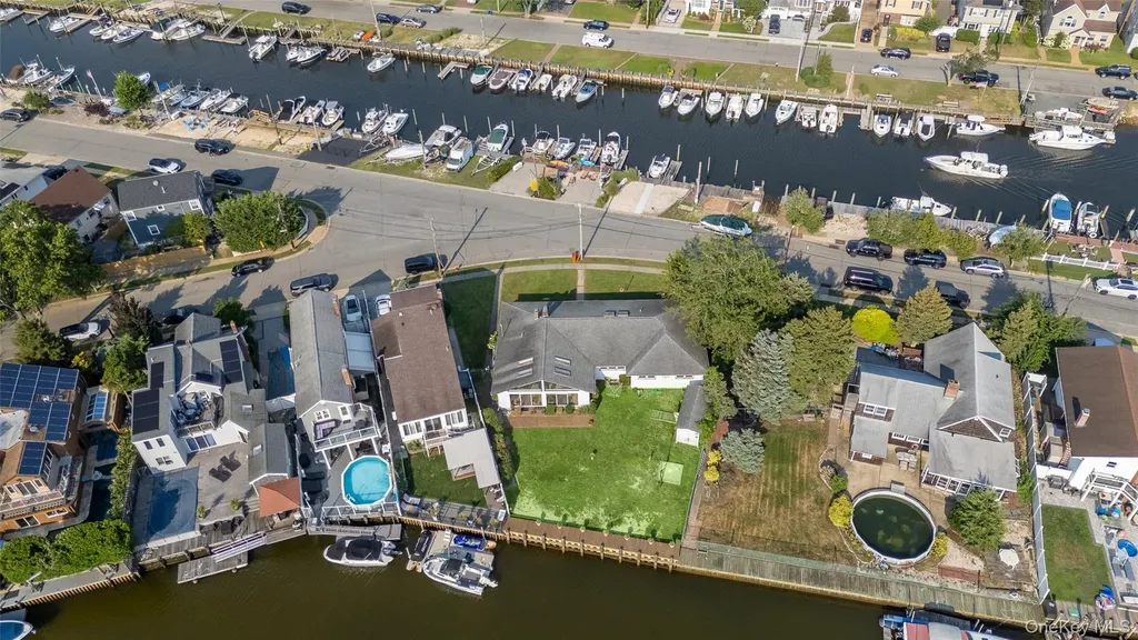 2436 Hempstead Lane Wantagh NY 11793