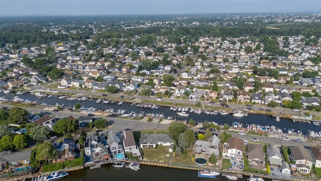 2436 Hempstead Lane Wantagh NY 11793