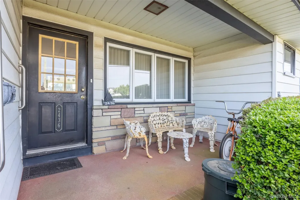 2436 Hempstead Lane Wantagh NY 11793
