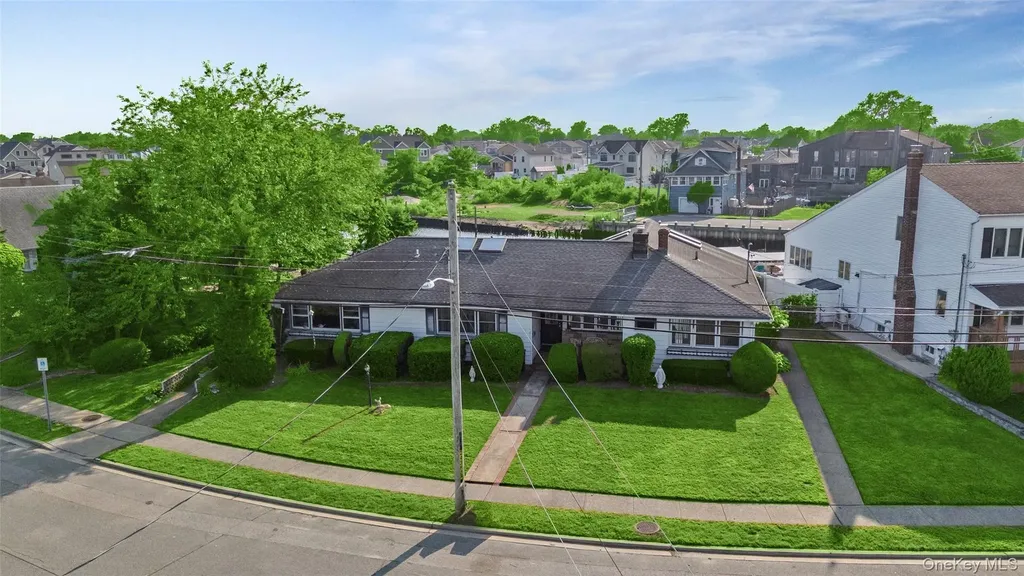 2436 Hempstead Lane Wantagh NY 11793