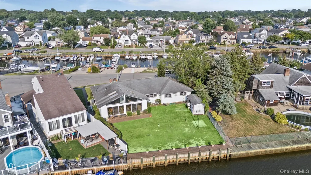 2436 Hempstead Lane Wantagh NY 11793