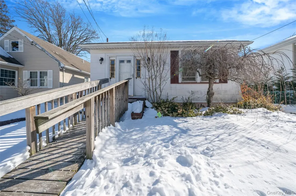 21 Park Avenue Malverne NY 11565