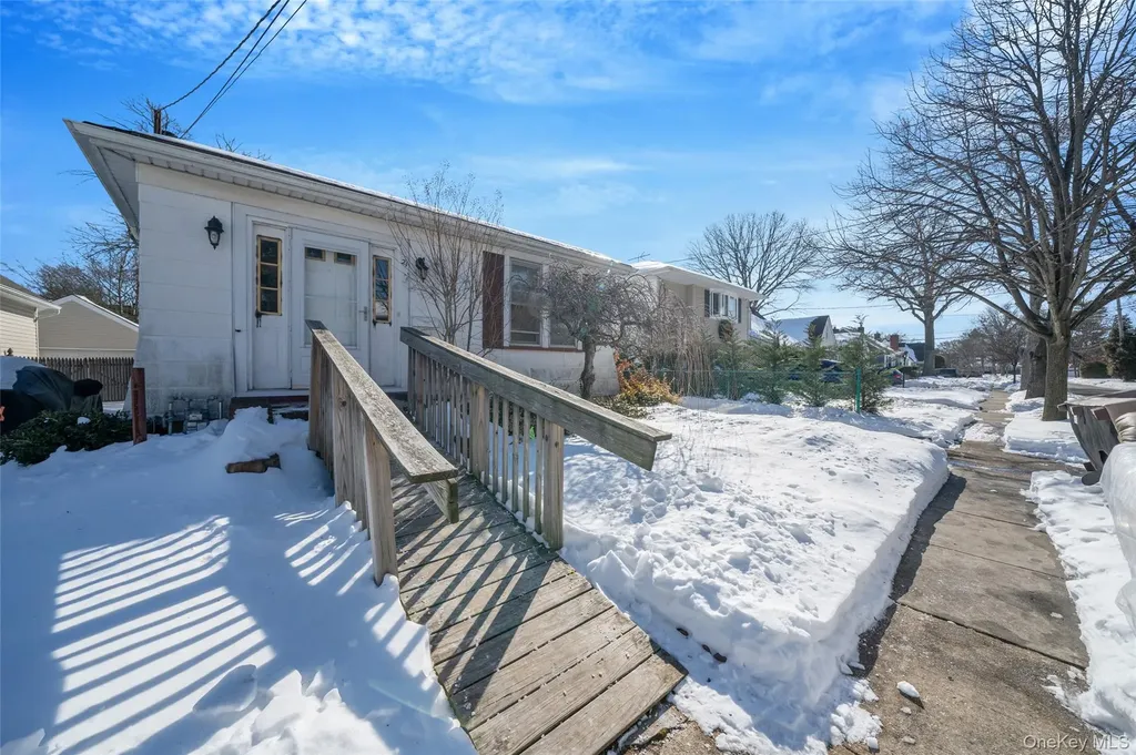 21 Park Avenue Malverne NY 11565