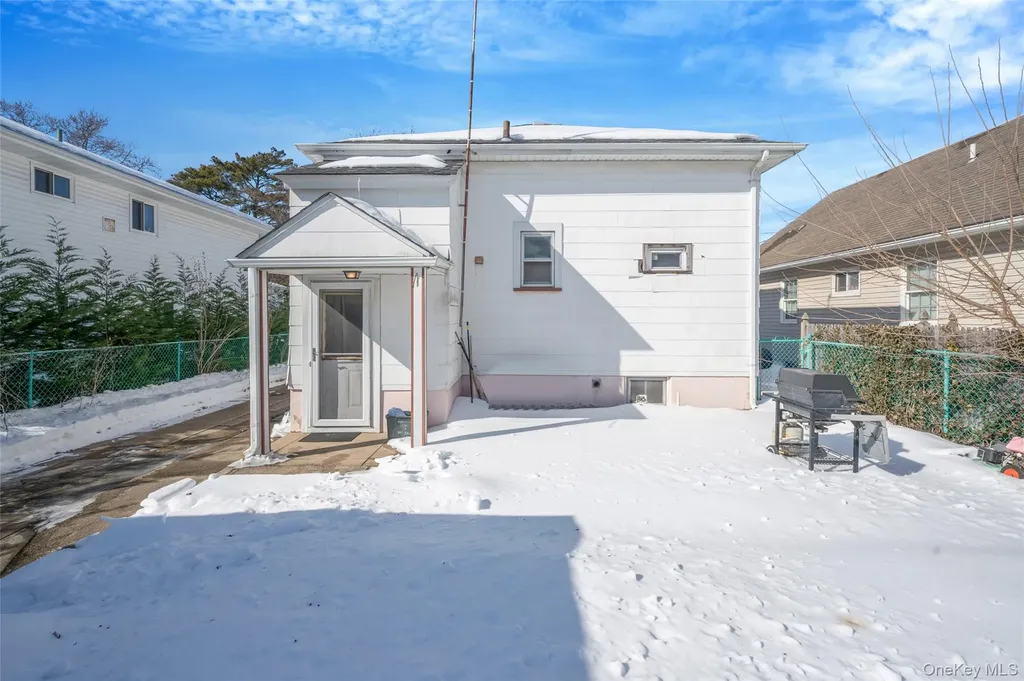 21 Park Avenue Malverne NY 11565