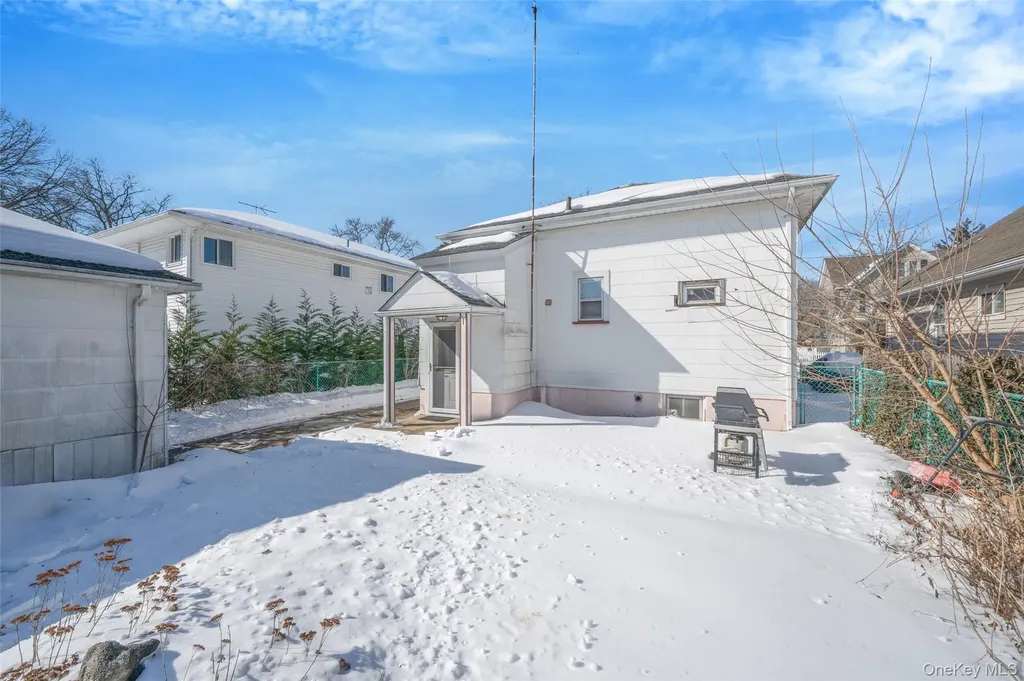 21 Park Avenue Malverne NY 11565