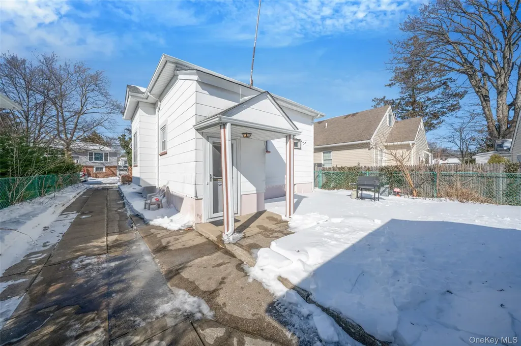 21 Park Avenue Malverne NY 11565