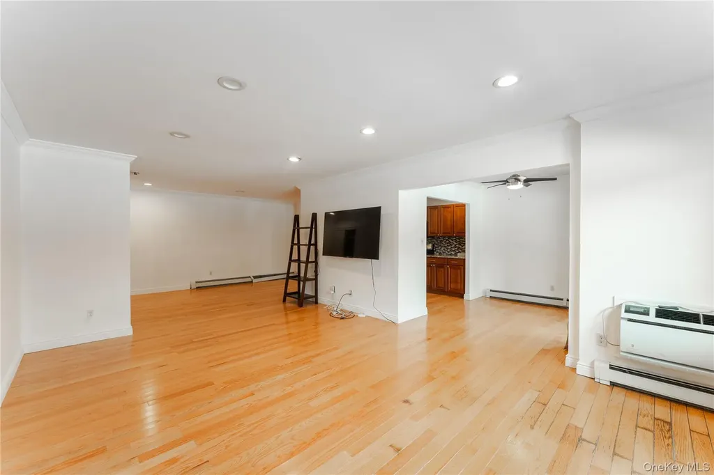 14 Florence Freeport NY 11520