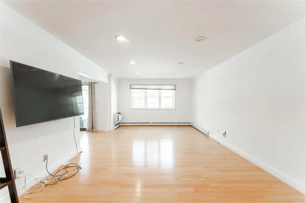 14 Florence Freeport NY 11520