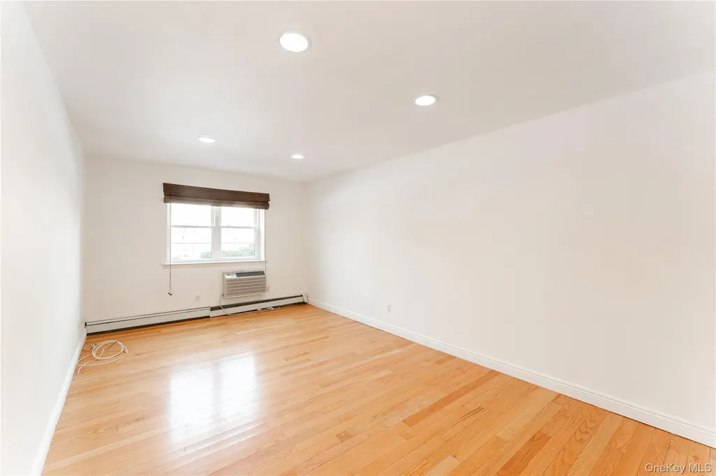 14 Florence Freeport NY 11520