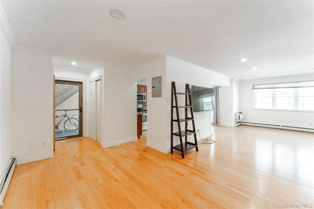 14 Florence Freeport NY 11520