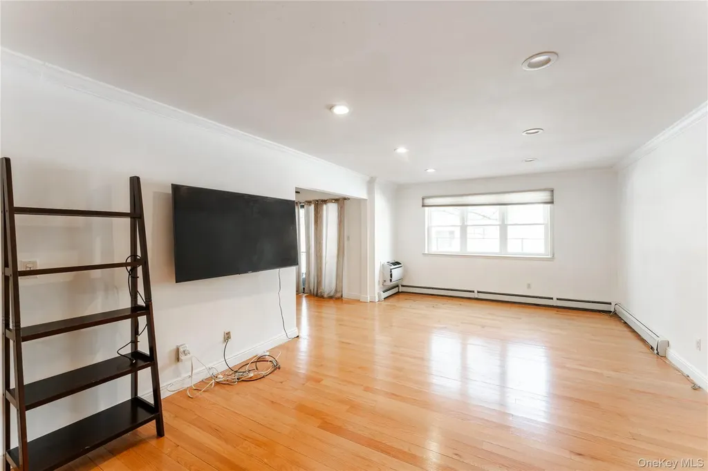 14 Florence Freeport NY 11520