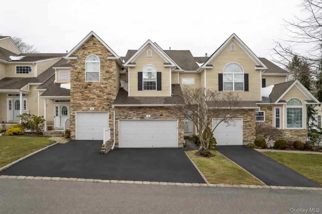 9 Mohannis Way Kings Park NY 11754