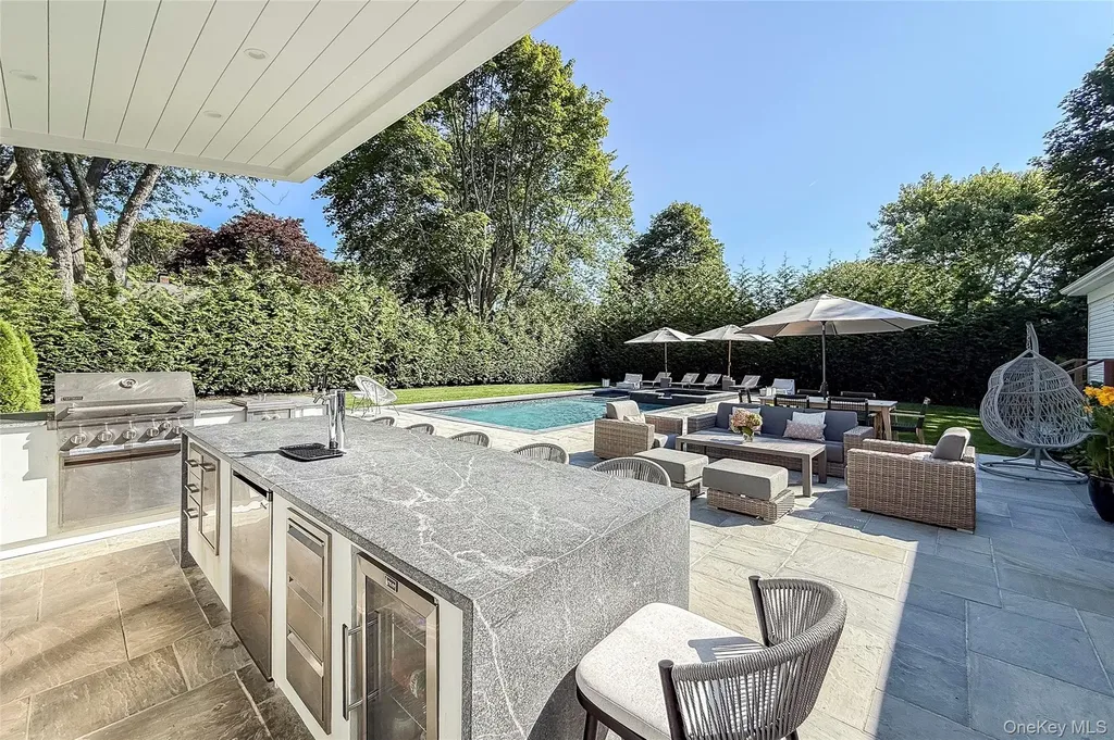 121 Ponquogue Avenue Hampton Bays NY 11946