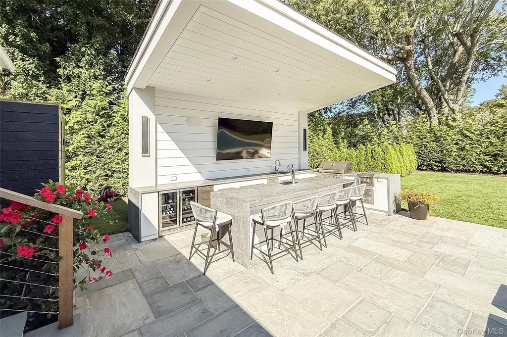 121 Ponquogue Avenue Hampton Bays NY 11946