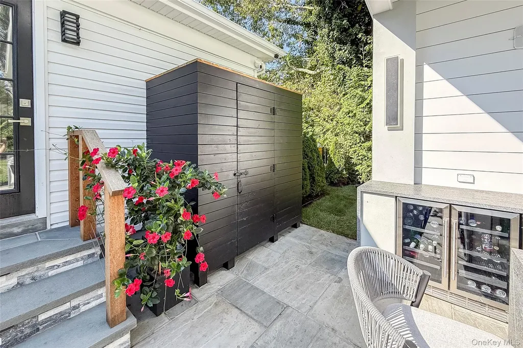 121 Ponquogue Avenue Hampton Bays NY 11946