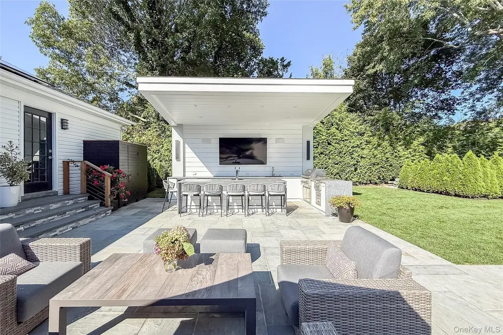 121 Ponquogue Avenue Hampton Bays NY 11946