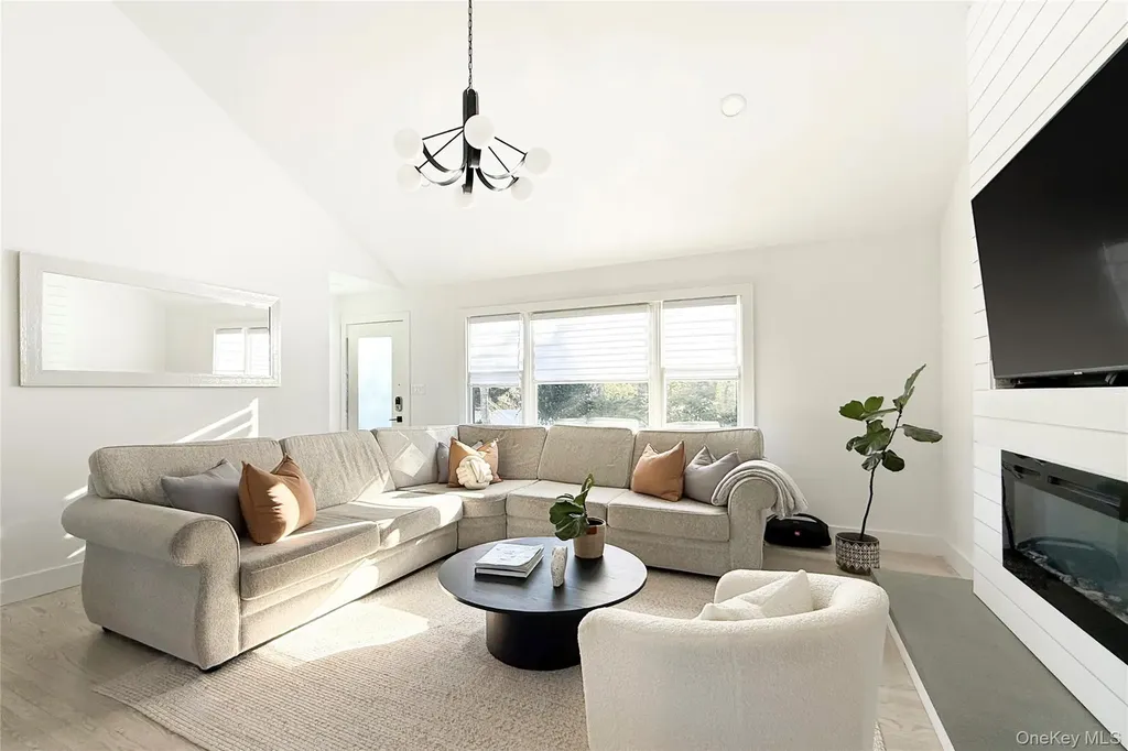 121 Ponquogue Avenue Hampton Bays NY 11946