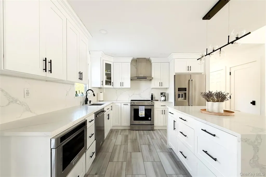 121 Ponquogue Avenue Hampton Bays NY 11946