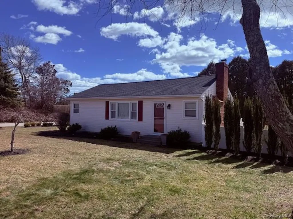 16 Magee Drive Southampton NY 11968