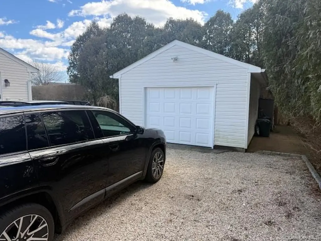 16 Magee Drive Southampton NY 11968
