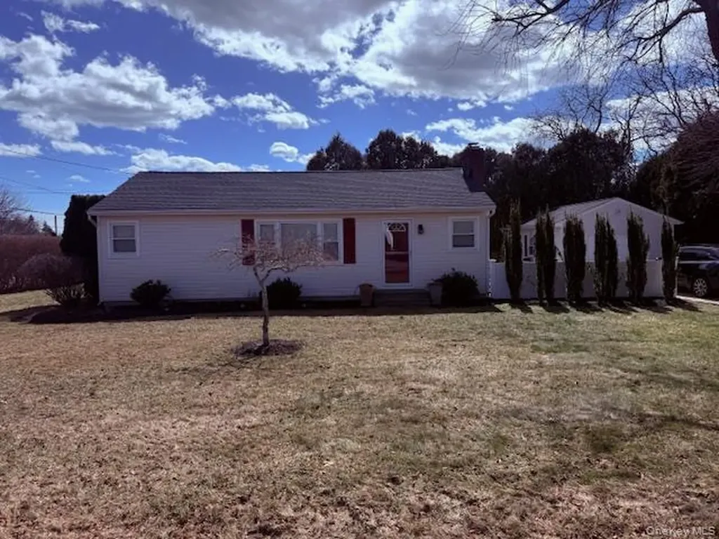 16 Magee Drive Southampton NY 11968