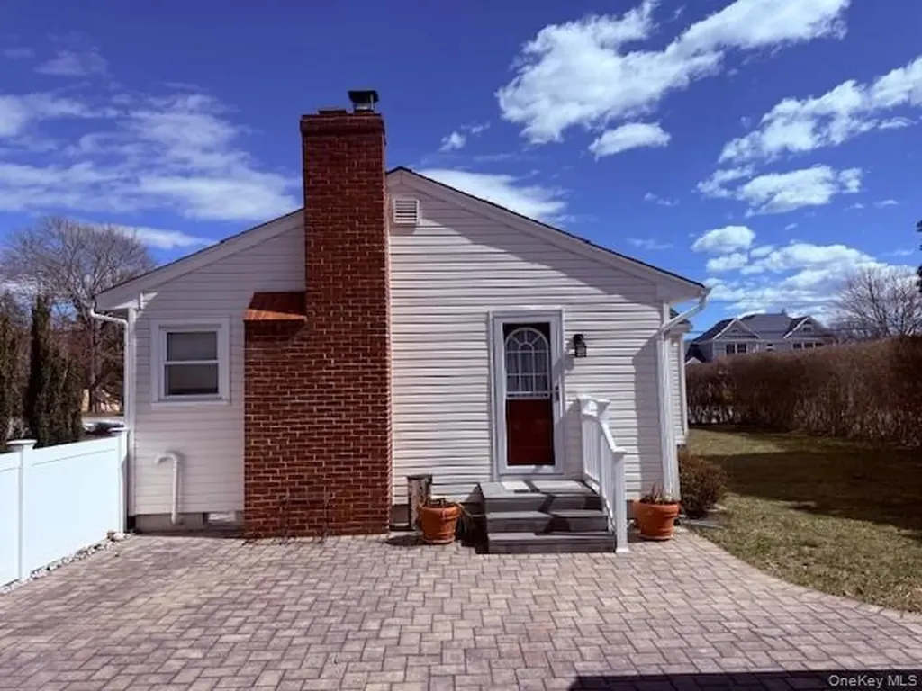 16 Magee Drive Southampton NY 11968