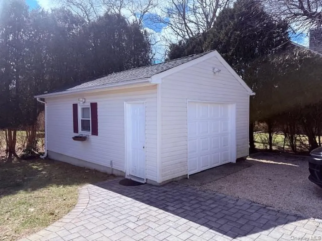 16 Magee Drive Southampton NY 11968